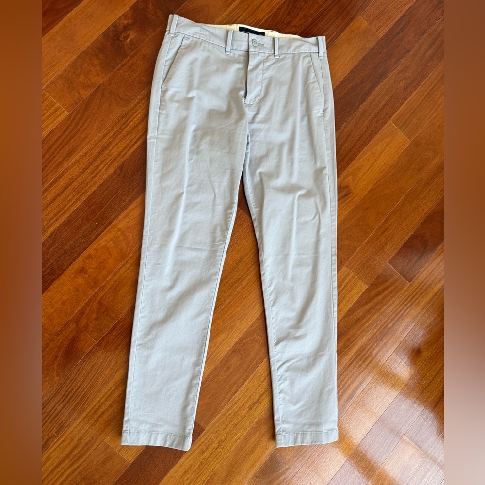 Abercrombie & Fitch Men's Pants LIGHT GREY 30 X 32
Chino Pant New Condition NWOT